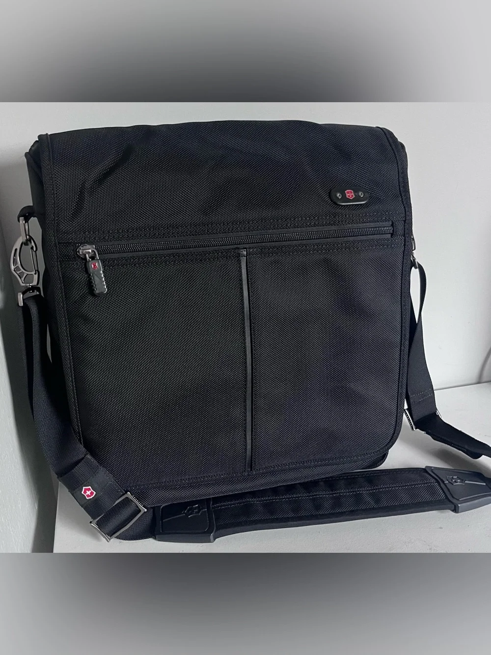 Victorinox by Swiss Army Black Crossbody Messenger Brief Bag Adjustable Strap